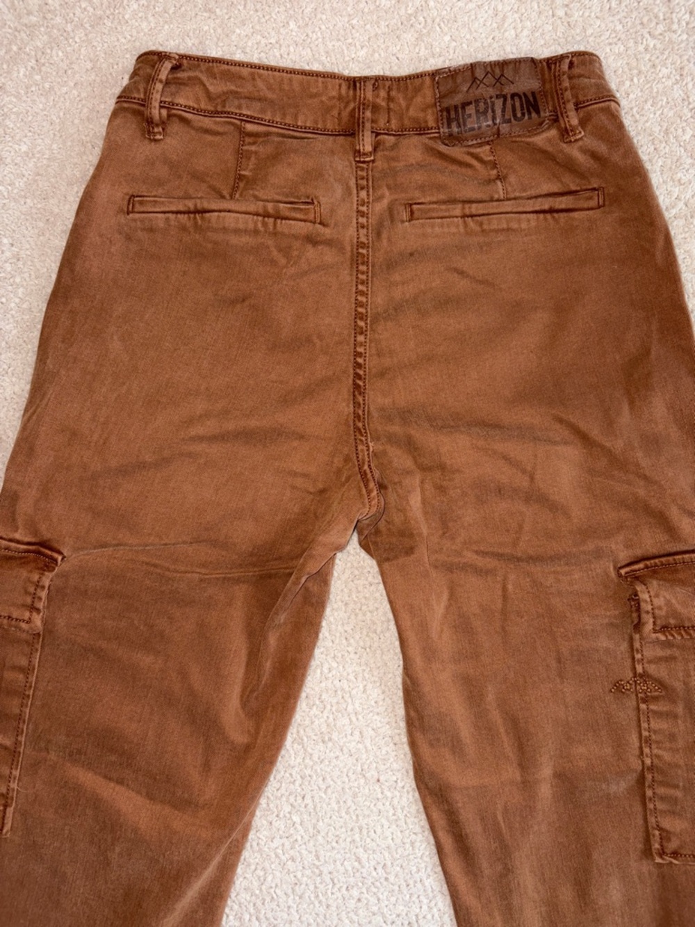 Women's Herizon Niki Cargo Jogger Pants - Picture 8 of 8